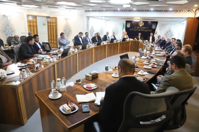 نشست انجمن سرمایه‌گذاران و کارآفرینان کیش با حسین فروزان، دبیر شورایعالی مناطق آزاد تجاری ـ صنعتی و ویژه اقتصادی