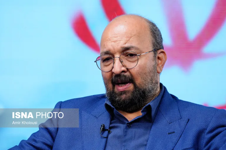 امام: جنگ توجیه همه ناکامی‌های دولت نیست/مردم حق دارند نتیجه رای به پزشکیان را ببینند